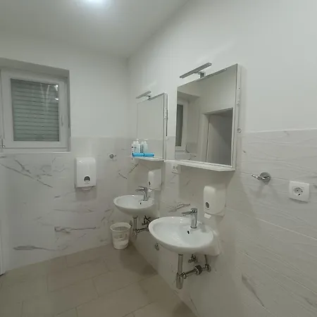 旅馆 Letovisce Primarija Kurta Kanclerja 普纳特